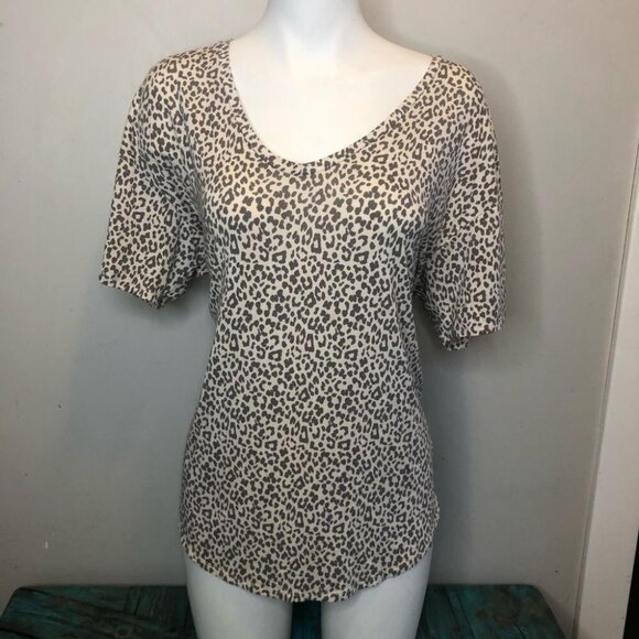 American Eagle Outfitters Cheetah Print Tshirt Size Medium - Picture 3 of 9
